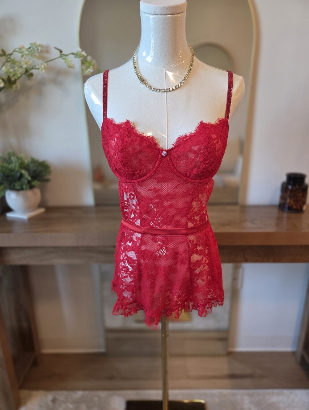 VICTORIA SECRET Lace Babydoll Chemise with Underwire Support
